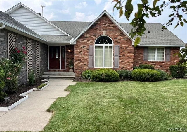 1st image of 6621 N Canal Rd, Lockport, NY 14094 | MLS# B1696409