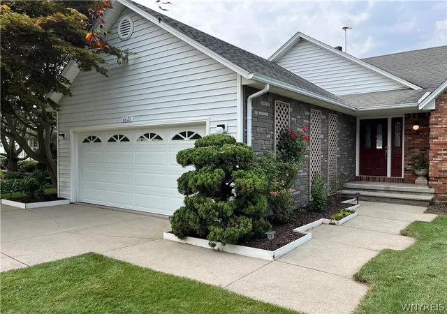 3rd image of 6621 N Canal Rd, Lockport, NY 14094 | MLS# B1696409