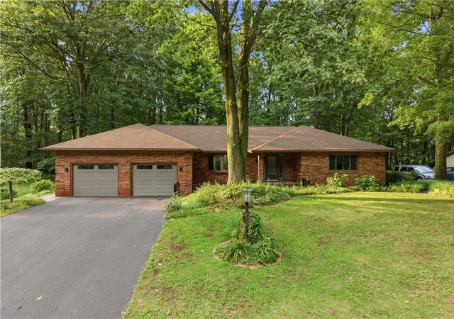 1st image of 10 Woodbriar Ln, Chili, NY 14624 | MLS# R1702525