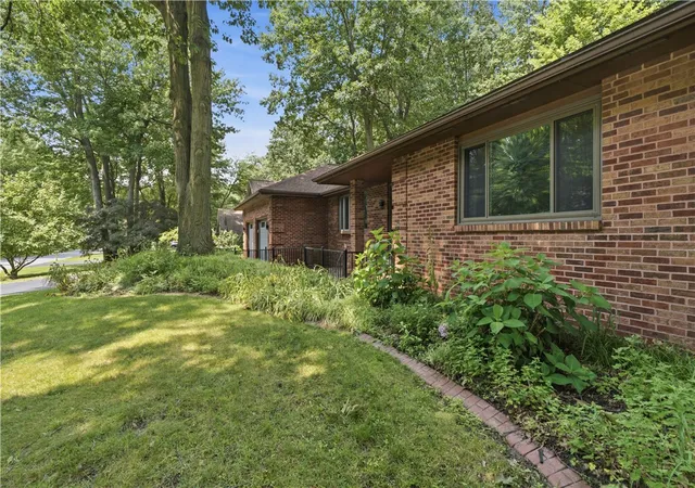 2nd image of 10 Woodbriar Ln, Chili, NY 14624 | MLS# R1702525