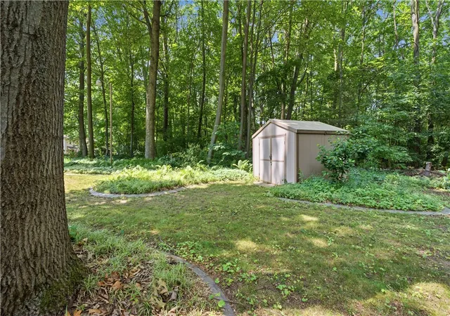 47th image of 10 Woodbriar Ln, Chili, NY 14624 | MLS# R1702525