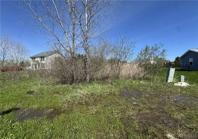 2nd image of 7502 Congressional Dr, Lockport, NY 14094 | MLS# B1702526