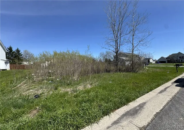 3rd image of 7502 Congressional Dr, Lockport, NY 14094 | MLS# B1702526