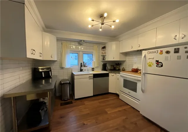 5th image of 11 State St, Oxford, NY 13830 | MLS# R1702371