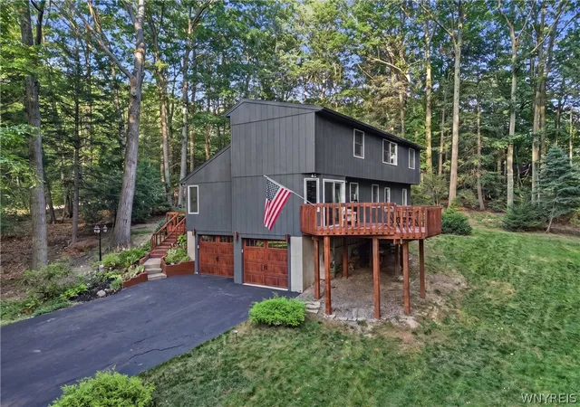 1st image of 5876 Woodlee Ct, Orchard Park, NY 14127 | MLS# B1702418
