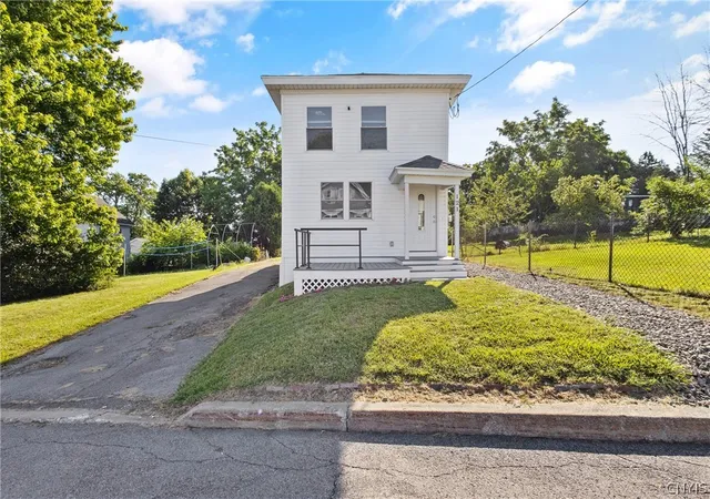 2nd image of 121 W 9th St, Oswego, NY 13126 | MLS# S1701879