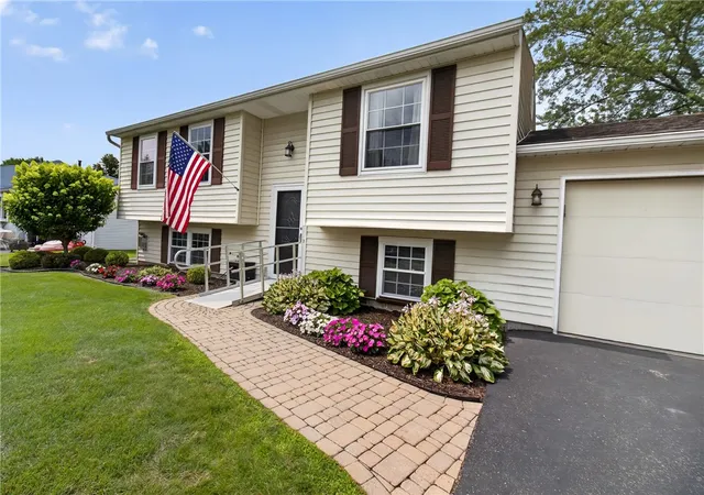 3rd image of 13 Baylor Cir, Chili, NY 14624 | MLS# R1702477