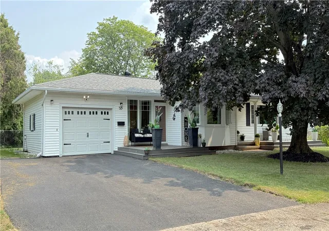 2nd image of 375 Angelus Dr, Irondequoit, NY 14622 | MLS# R1701414
