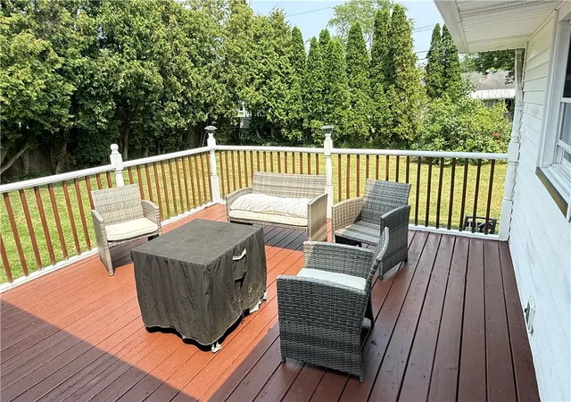 33rd image of 375 Angelus Dr, Irondequoit, NY 14622 | MLS# R1701414