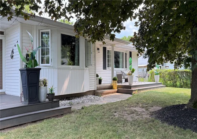 4th image of 375 Angelus Dr, Irondequoit, NY 14622 | MLS# R1701414