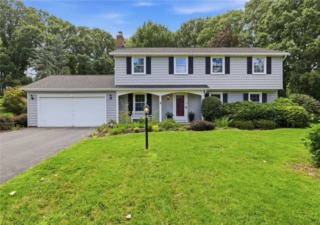 3rd image of 36 Autumn Oak Cir, Penfield, NY 14526 | MLS# R1702276