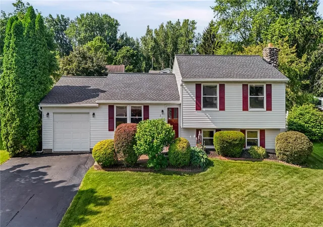 3rd image of 212 Overland Trl, Henrietta, NY 14586 | MLS# R1701918