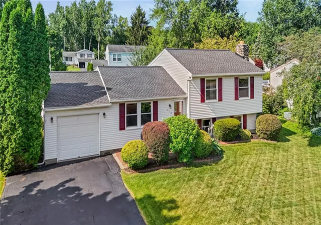 4th image of 212 Overland Trl, Henrietta, NY 14586 | MLS# R1701918