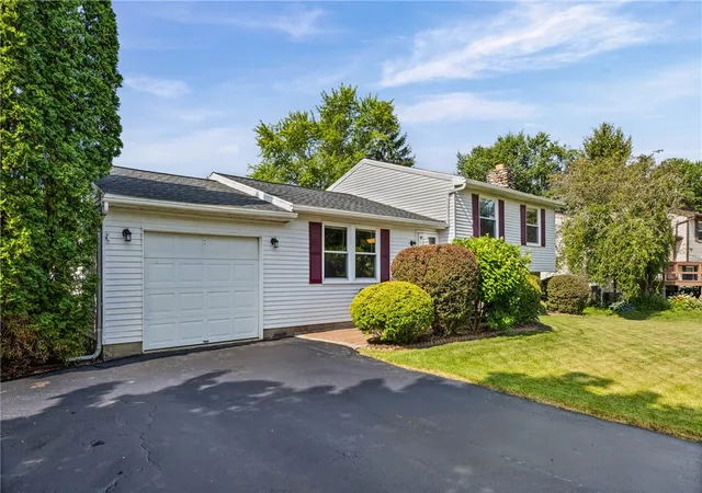 5th image of 212 Overland Trl, Henrietta, NY 14586 | MLS# R1701918
