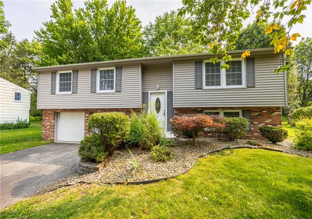 2nd image of 24 Carriage Ct, Pittsford, NY 14534 | MLS# R1702222