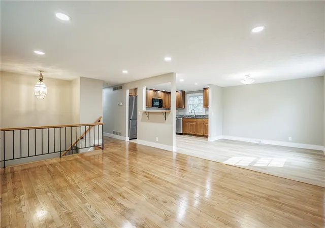 4th image of 24 Carriage Ct, Pittsford, NY 14534 | MLS# R1702222