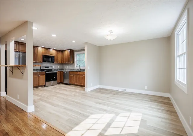 5th image of 24 Carriage Ct, Pittsford, NY 14534 | MLS# R1702222
