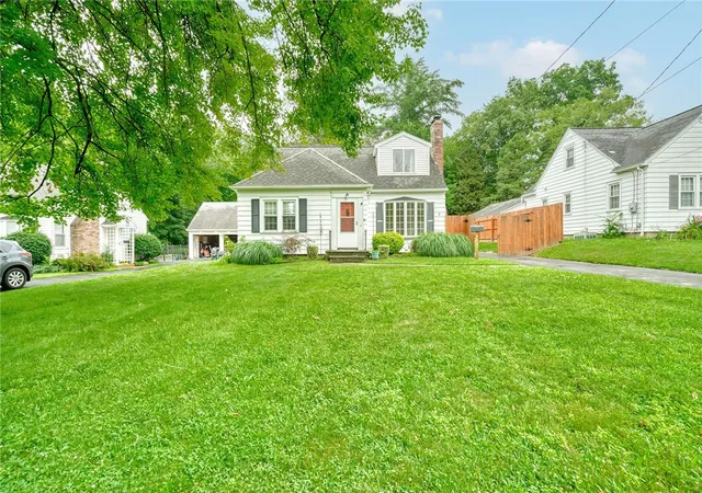 2nd image of 8 Wyncrest Dr, Chili, NY 14624 | MLS# R1702653