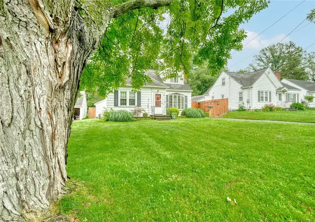 3rd image of 8 Wyncrest Dr, Chili, NY 14624 | MLS# R1702653