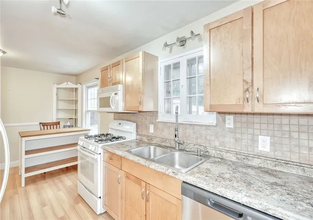 5th image of 8 Wyncrest Dr, Chili, NY 14624 | MLS# R1702653