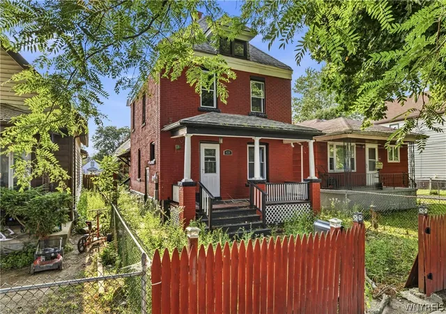 Photo 3 of Single family home for sale at 426 26th Street, Niagara Falls, NY 14303 | MLS# B1702013 | Listing updated on 2026-07-29