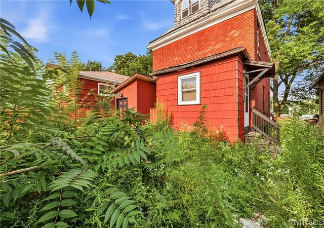 Photo 4 of Single family home for sale at 426 26th Street, Niagara Falls, NY 14303 | MLS# B1702013 | Listing updated on 2026-07-29