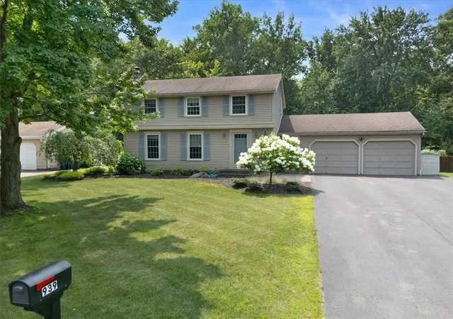 2nd image of 939 Joylene Dr, Webster, NY 14580 | MLS# R1702666