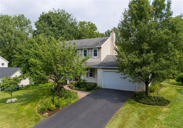 3rd image of 77 S Ridge Trl, Perinton, NY 14450 | MLS# R1702319