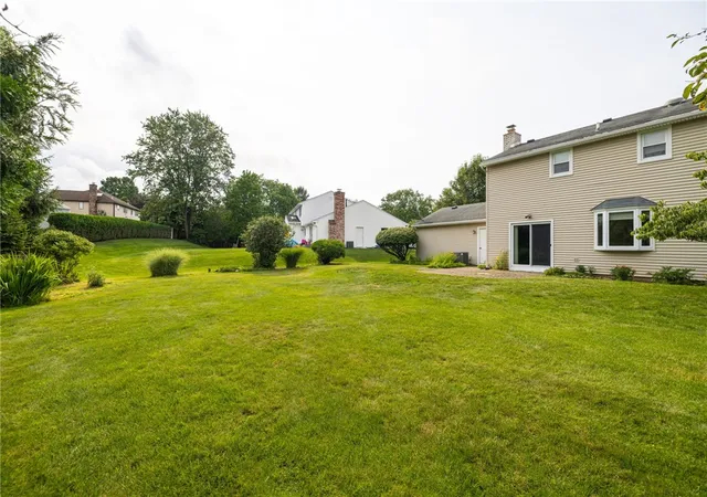 5th image of 77 S Ridge Trl, Perinton, NY 14450 | MLS# R1702319