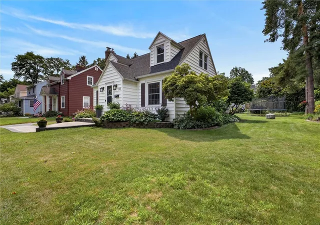 3rd image of 195 Winstead Rd, Rochester, NY 14609 | MLS# R1698250