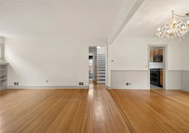 4th image of 195 Winstead Rd, Rochester, NY 14609 | MLS# R1698250