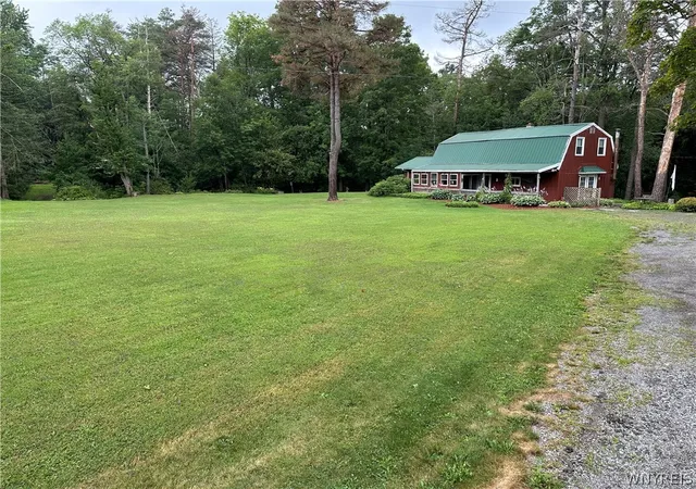 Photo 3 of Single family home for sale at 2326 Snyder Rd, Varysburg, NY 14167 | MLS# B1702078 | Listing updated on 2026-07-29