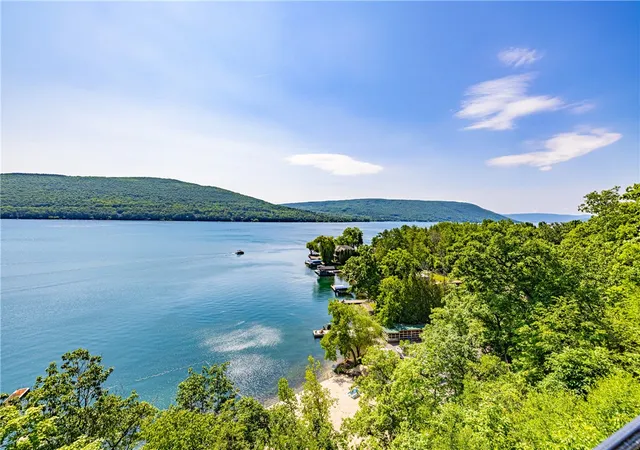 18th image of 4 Cliffside Dr, Canandaigua, NY 14424 | MLS# R1699278