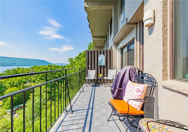 1st image of 4 Cliffside Dr, Canandaigua, NY 14424 | MLS# R1699278