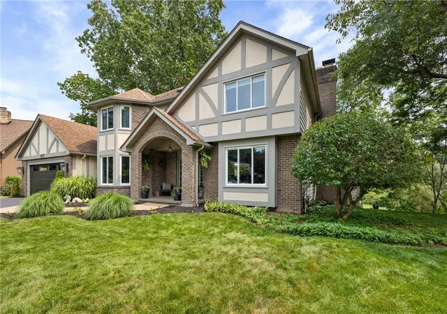 2nd image of 7 Touraine Ct, Pittsford, NY 14534 | MLS# R1702692