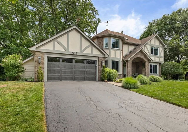 5th image of 7 Touraine Ct, Pittsford, NY 14534 | MLS# R1702692