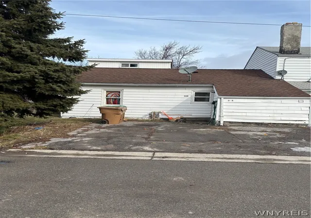 2nd image of 36 Glenwood Ct #E, Buffalo, NY 14225 | MLS# B1702752