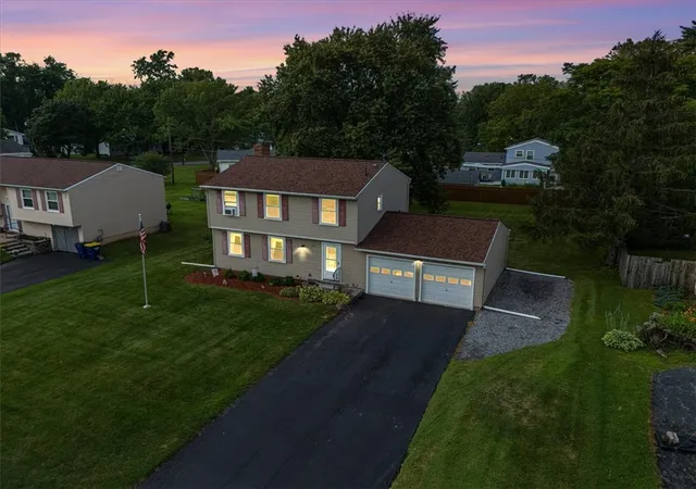 2nd image of 234 Blackwell Ln, Henrietta, NY 14467 | MLS# R1701771
