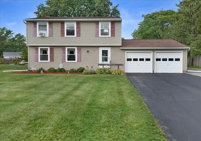 4th image of 234 Blackwell Ln, Henrietta, NY 14467 | MLS# R1701771