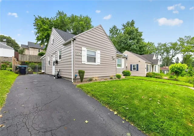 2nd image of 530 Tarrington Rd, Irondequoit, NY 14609 | MLS# R1702712