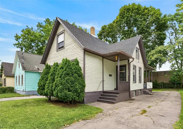 Photo 3 of Single family home for sale at 336 Ave D, Rochester, NY 14621 | MLS# R1697930 | Listing updated on 2026-08-02