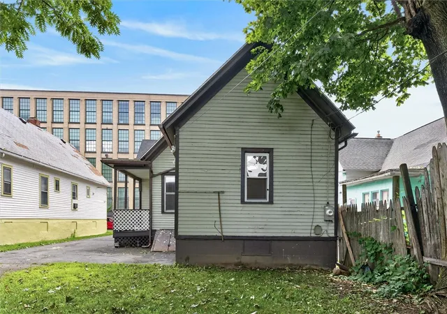 Photo 4 of Single family home for sale at 336 Ave D, Rochester, NY 14621 | MLS# R1697930 | Listing updated on 2026-08-02
