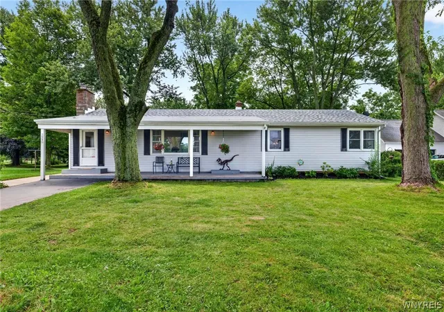1st image of 3916 Lockport Rd, Wheatfield, NY 14132 | MLS# B1702572