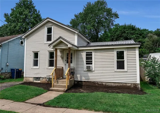 2nd image of 140 Jackson St, Lockport City, NY 14094 | MLS# B1702654