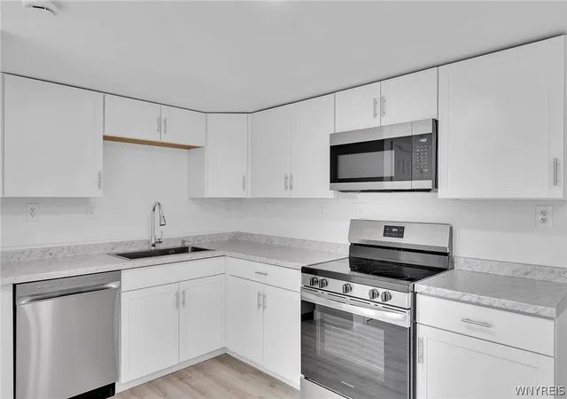 4th image of 140 Jackson St, Lockport City, NY 14094 | MLS# B1702654