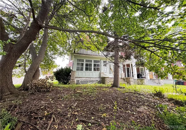3rd image of 635 13Th St, Niagara Falls, NY 14301 | MLS# B1702199