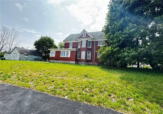 5th image of 635 13Th St, Niagara Falls, NY 14301 | MLS# B1702199