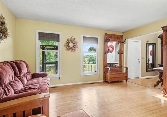 4th image of 61 Winchester Dr, Perinton, NY 14450 | MLS# R1701986