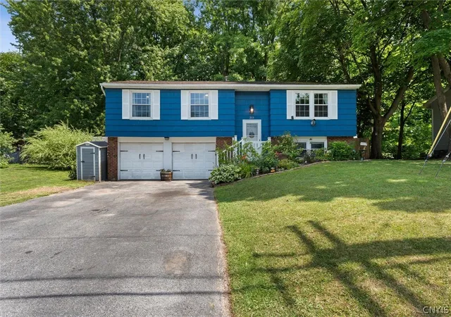 Photo 2 of Single family home for sale at 213 Birchwood Blvd, Baldwinsville, NY 13027 | MLS# S1702684 | Listing updated on 2026-08-04