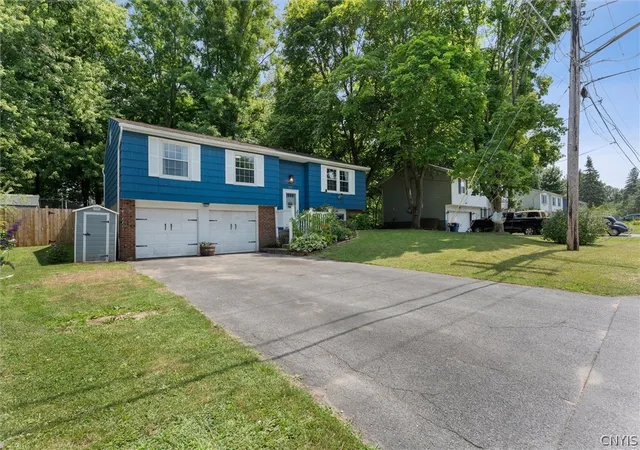Photo 3 of Single family home for sale at 213 Birchwood Blvd, Baldwinsville, NY 13027 | MLS# S1702684 | Listing updated on 2026-08-04